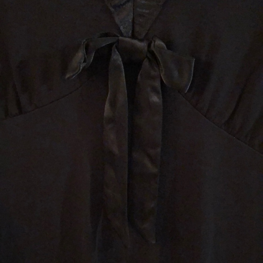 Beautiful H&M Satin Bow Top - Picture 3 of 7